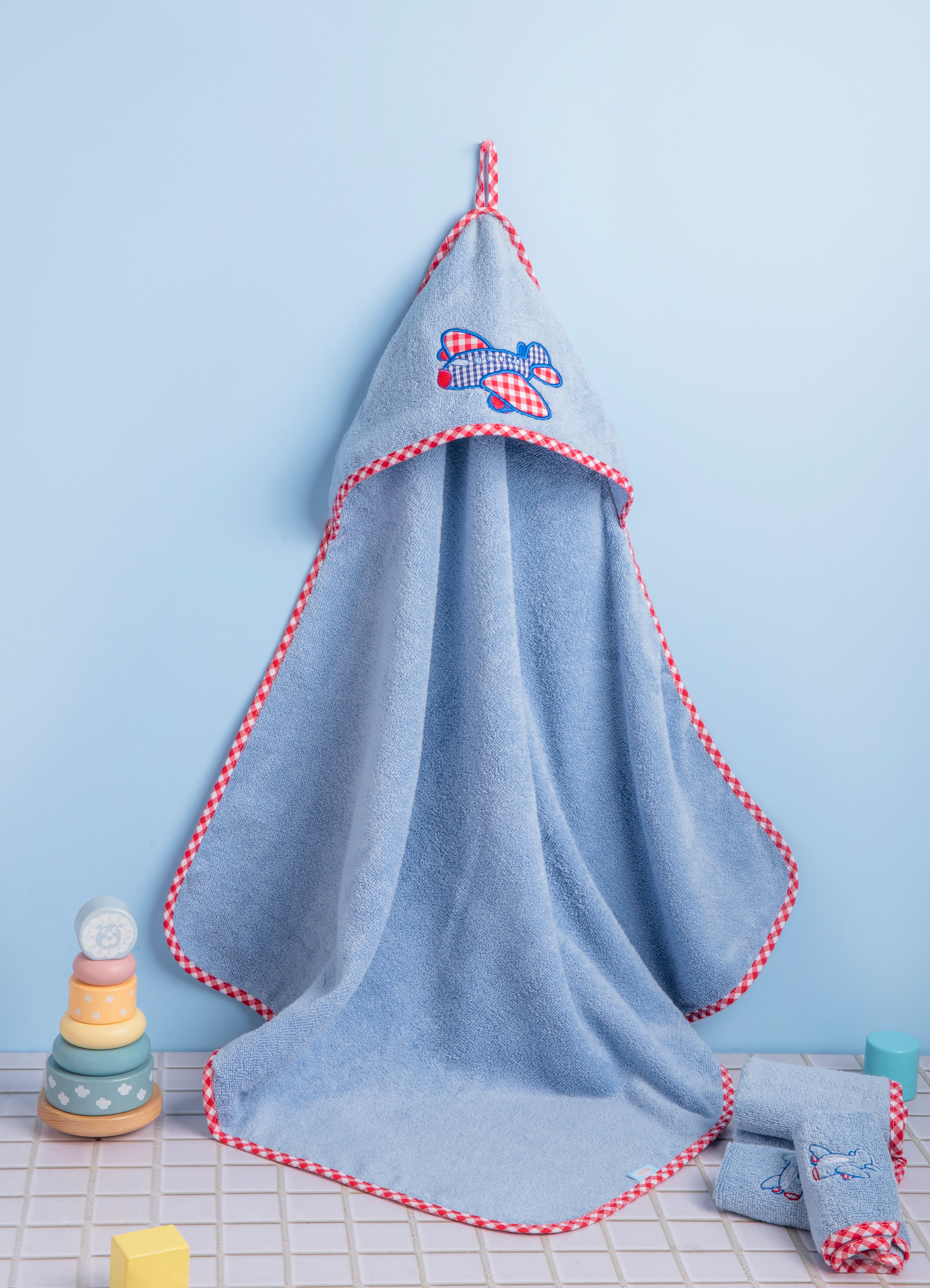 "Olly & Lily newborn hooded towel with adorable aeroplane design for bath time comfort."